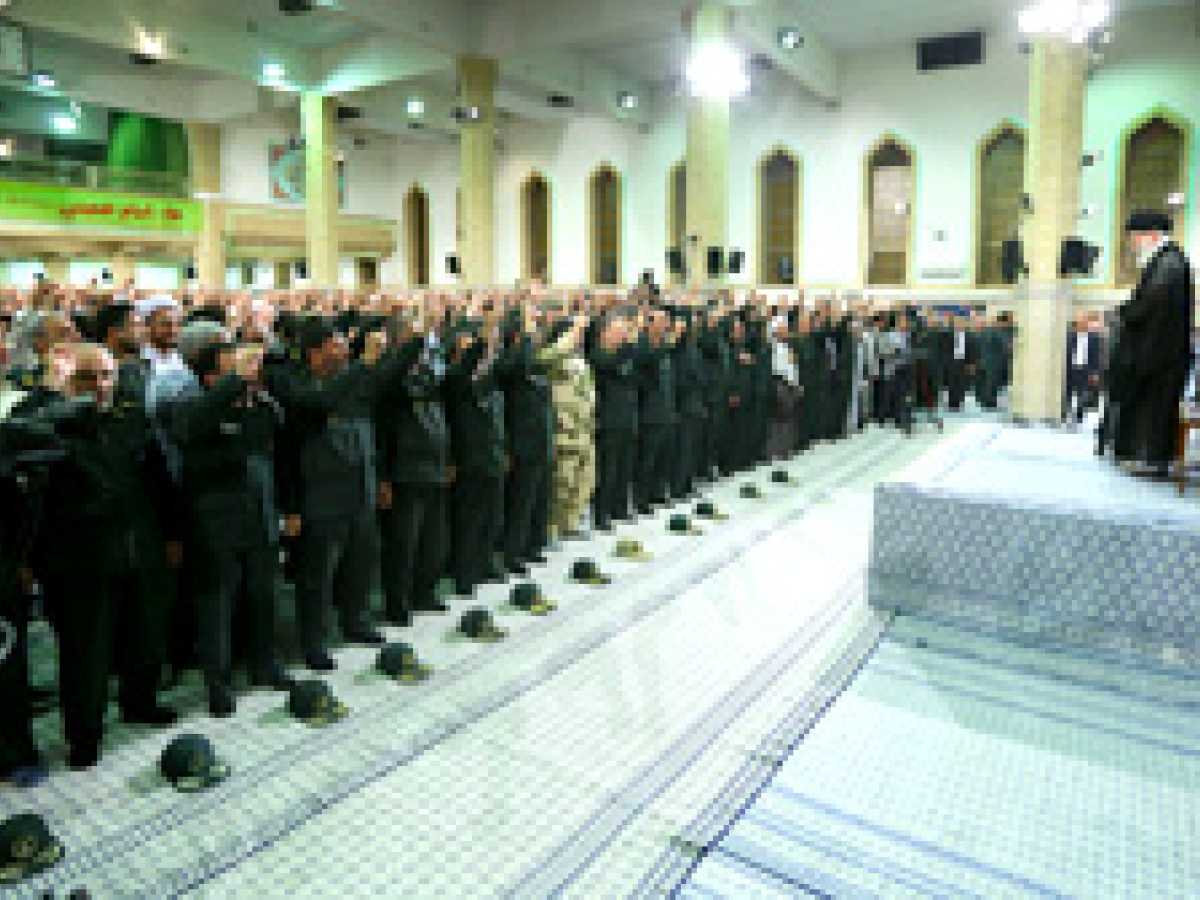 Audience accordée aux commandants du corps des Gardiens de la Révolution islamique (17/09/2013)
